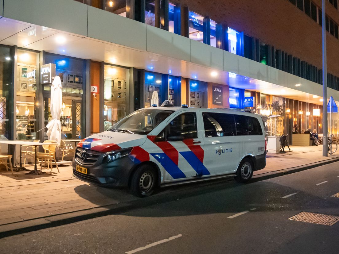 De politie onderzoekt de steekpartij bij het restaurant op de Kop van Zuid