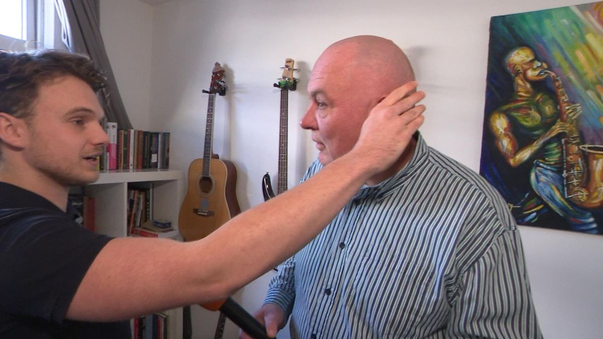 Expeditie Grunnen: Ronald leert goochelen