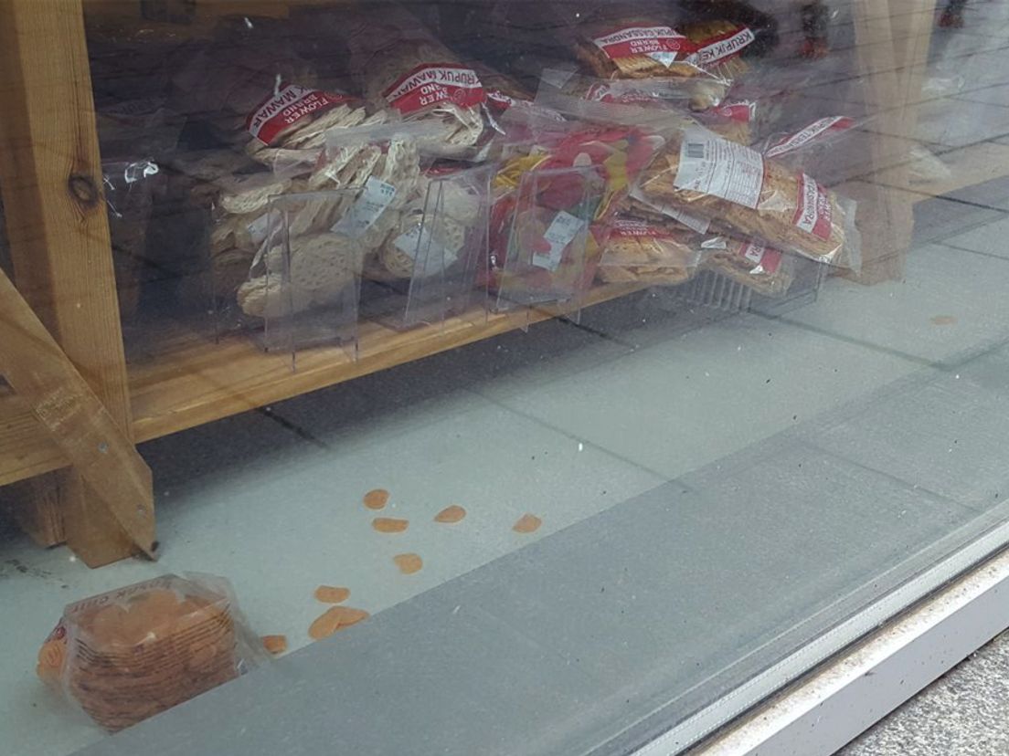 Chips die in de Markthal op de grond ligt