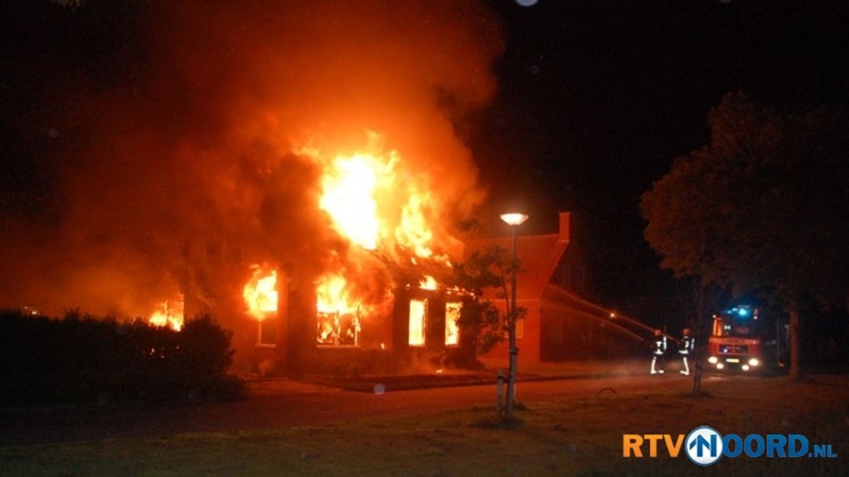 Woning in Roodeschool door brand verwoest
