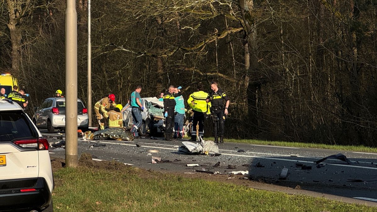 Ernstig ongeval in Beegden tussen vrachtwagen en auto: 37-jarige bestuurder overleden