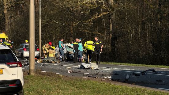 Ernstig ongeval in Beegden tussen vrachtwagen en auto: bestuurder overleden. Ernstig ongeval in Beegden tussen vrachtwagen en auto: bestuurder overleden.