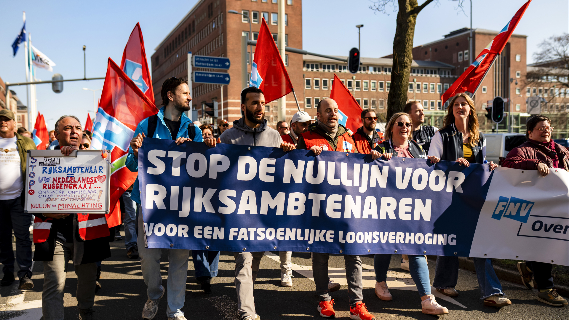 Rijksambtenaren leggen werk opnieuw neer, ook in Utrecht
