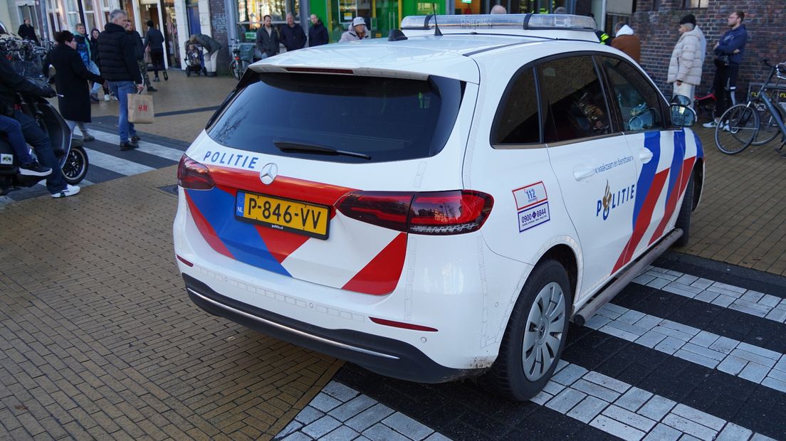Politie op het Zuiderdiep in Stad