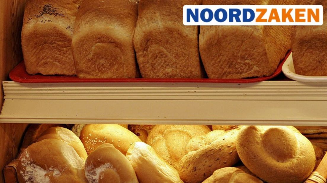 Brood in de schappen van een bakkerij