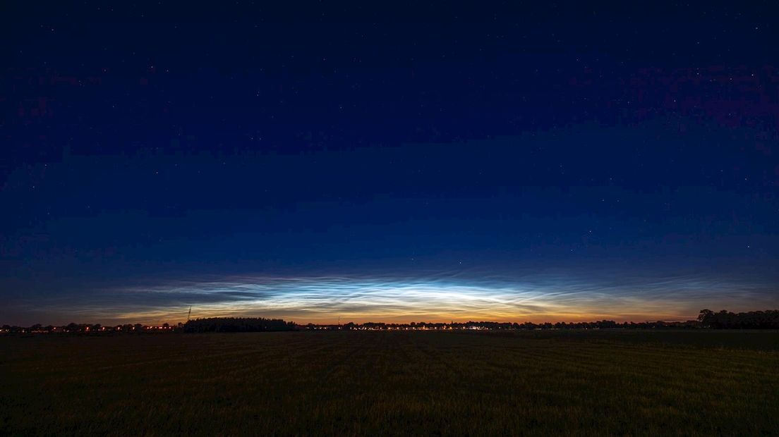 Lichtende wolken boven Hengelo