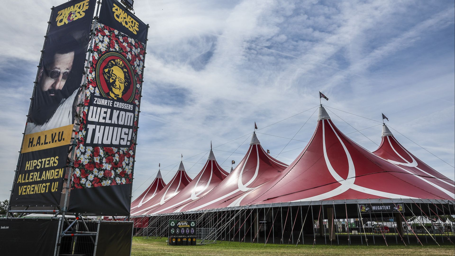 Bizar plan op Zwarte Cross: mensen met katapult over Megatent