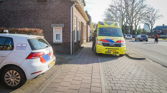 Motorrijder gewond bij ongeluk in Emmen. Motorrijder gewond bij ongeluk in Emmen.