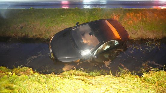 Vrouw uit Hoogeveen opgepakt na verkeersongeluk bij Staphorst. Vrouw uit Hoogeveen opgepakt na verkeersongeluk bij Staphorst.