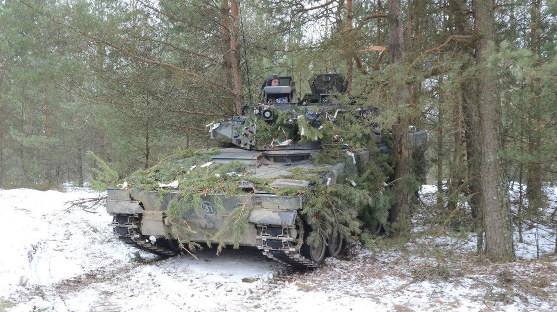 Een CV90 tijdens een oefening van 43 Gemechaniseerde Brigade in Polen (Rechten: RTV Drenthe/Jeroen Kelderman)