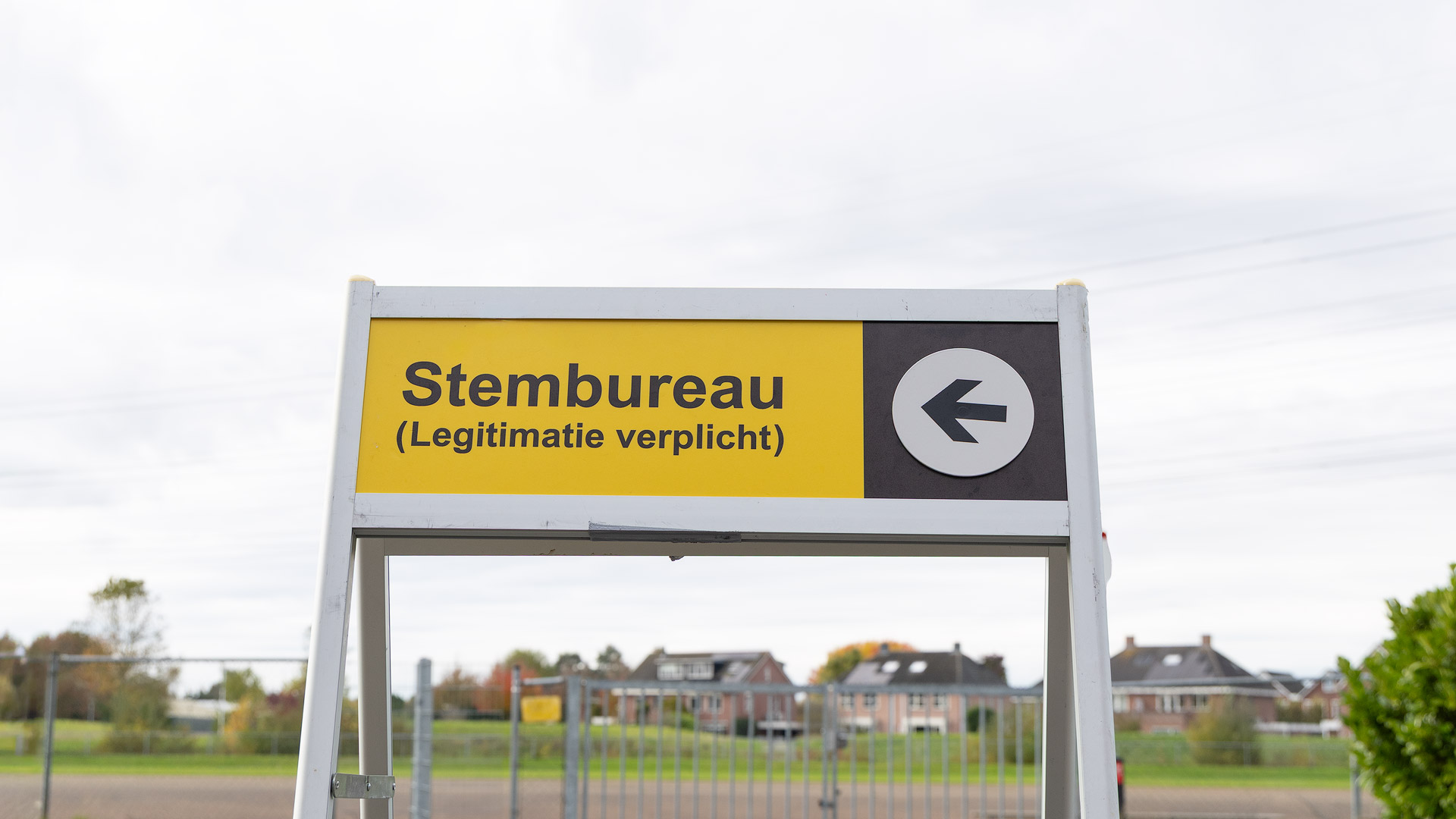 Gemeenteraadsverkiezingen: lokale partijen blijven dominant en rechts wint terrein