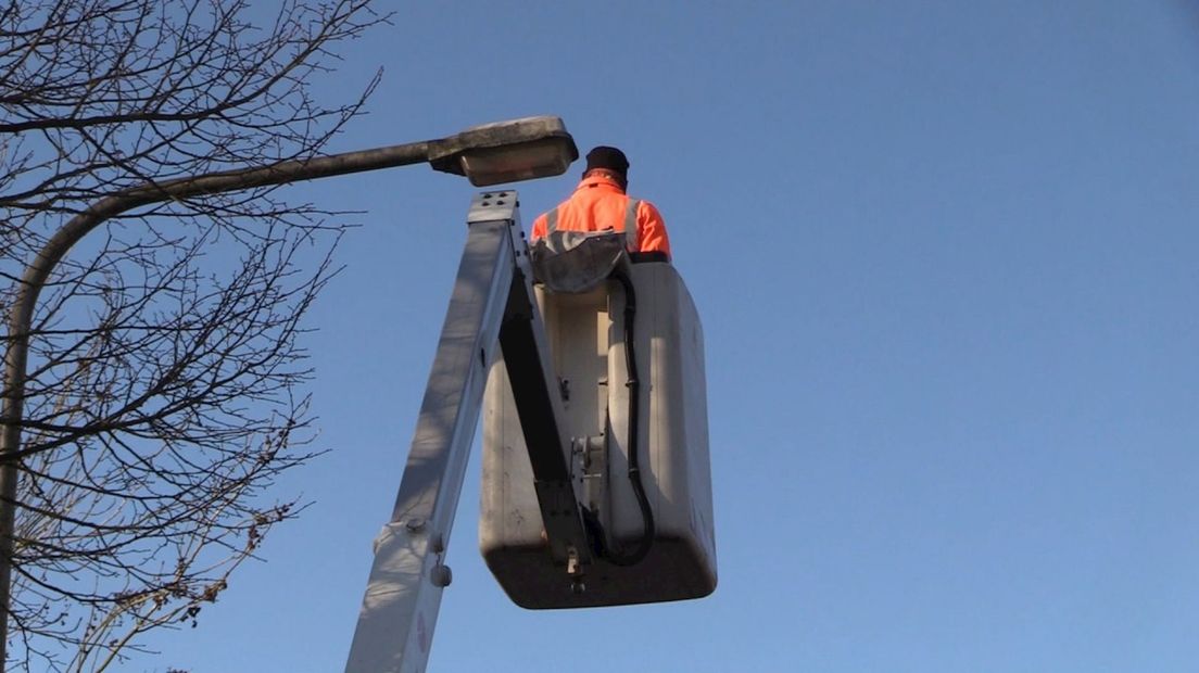 Vrouw zit met -3 graden vast in hoogwerker in Goor