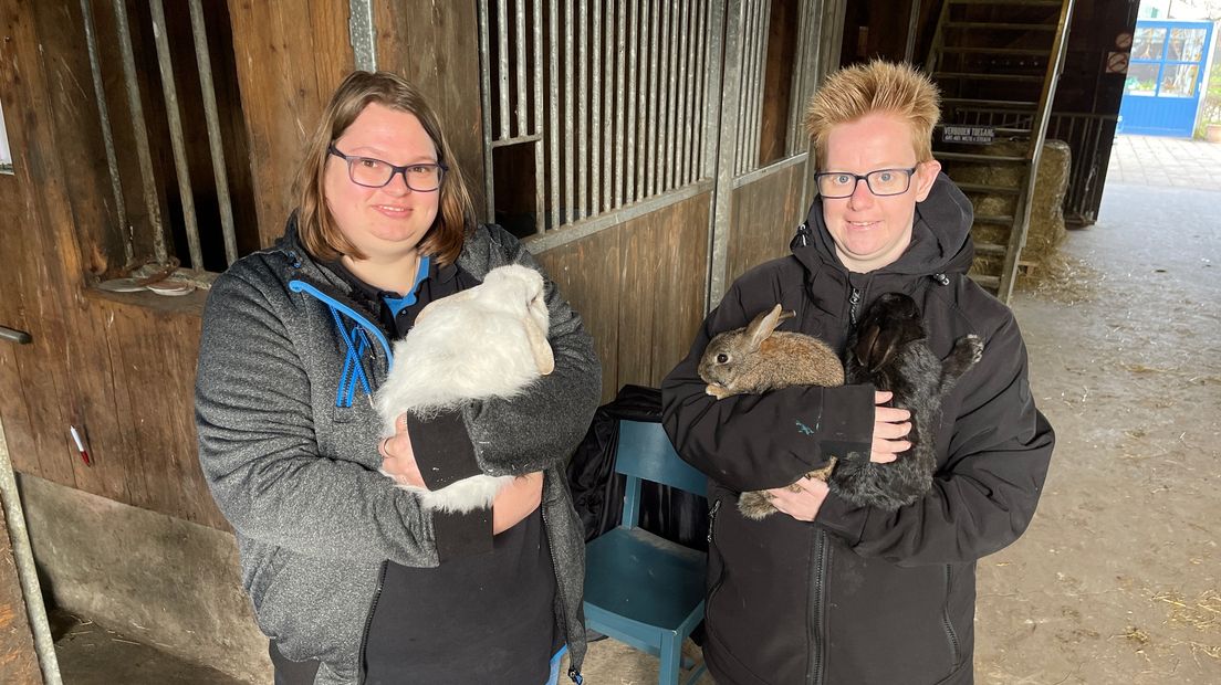 Twee cliënten van dorpsboerderij Zandeweer