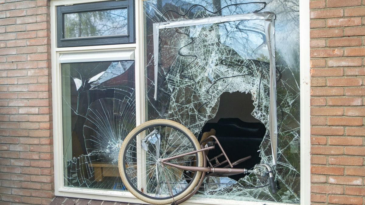 Onrust in Noardburgum houdt aan: fiets door het raam van woning gegooid