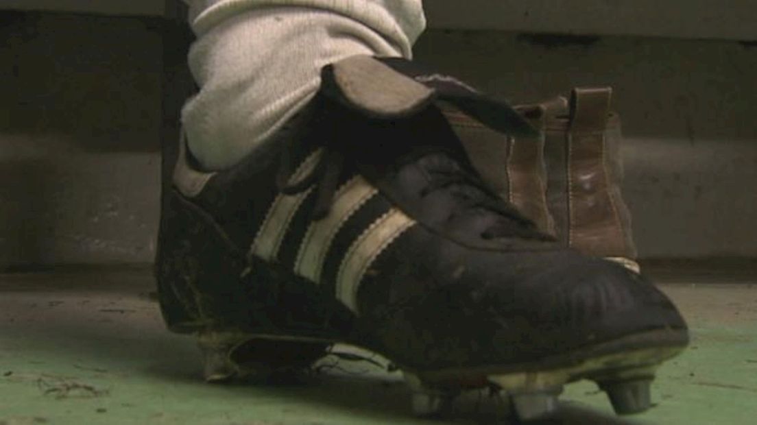 Voetbalschoenen maat 43 gevraagd