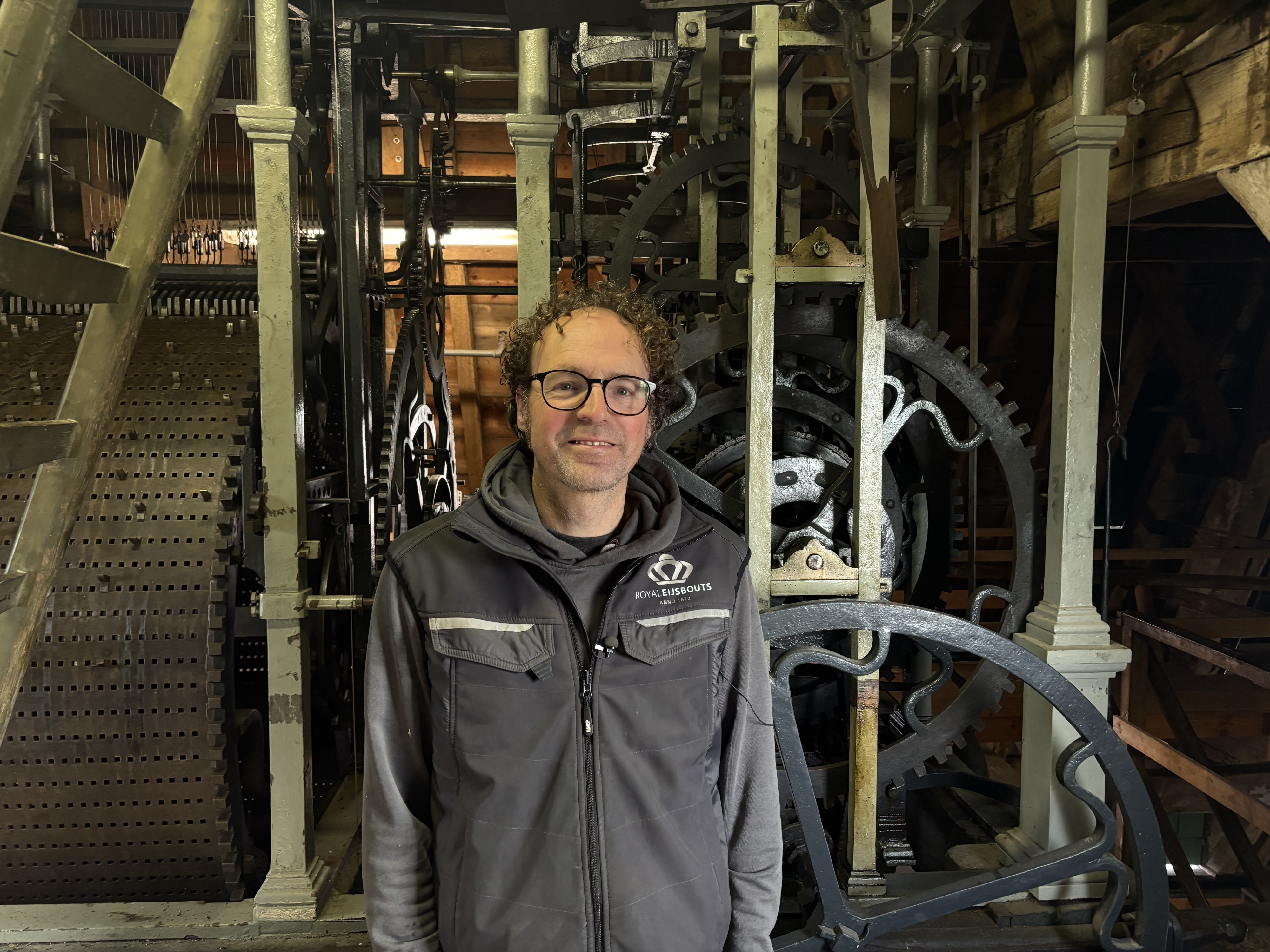 Martijn onderhoudt meer dan tweehonderd carillons: 'De historische gebouwen en de vrijheid is geweldig'