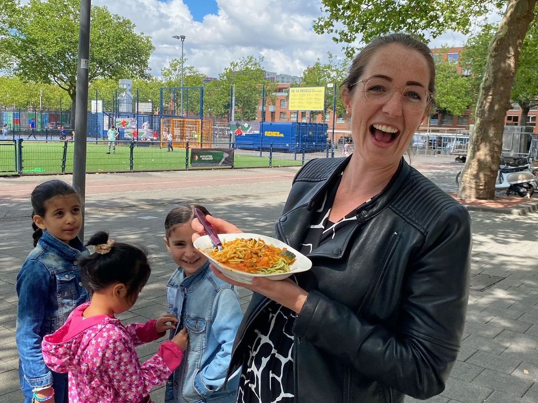 Juf Chantal Kerpel geniet van de lunch