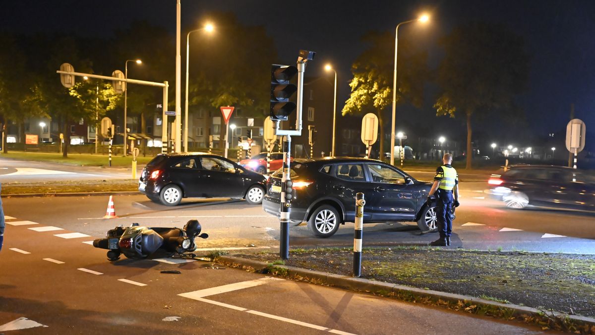 112 News Scooter rider injured after collision with car in Almelo Ruetir