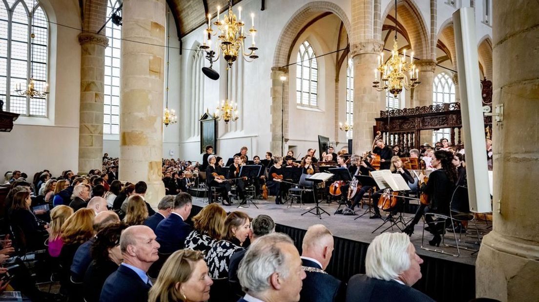 Kabinetsleden luisteren vrijdag naar  een uitvoering door de Nederlandse Bachvereniging van de Matthäus-Passion in Naarden.