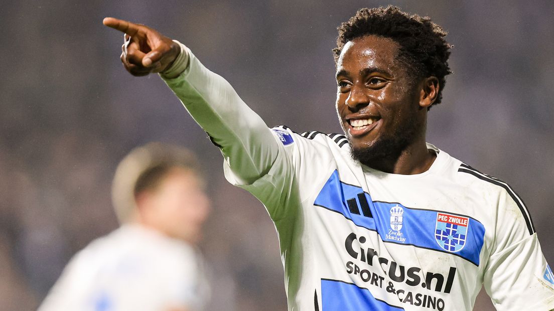 Dylan Mbayo steeds sterker bij PEC Zwolle: "Heb ik aan mijn team en de staf te danken" - Oost Dylan Mbayo steeds sterker bij PEC Zwolle: "Heb ik aan mijn team en de staf te danken" - Oost