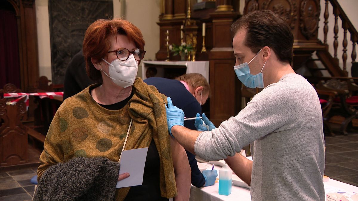 Video: Stevensweert opent kerk als vaccinatielocatie