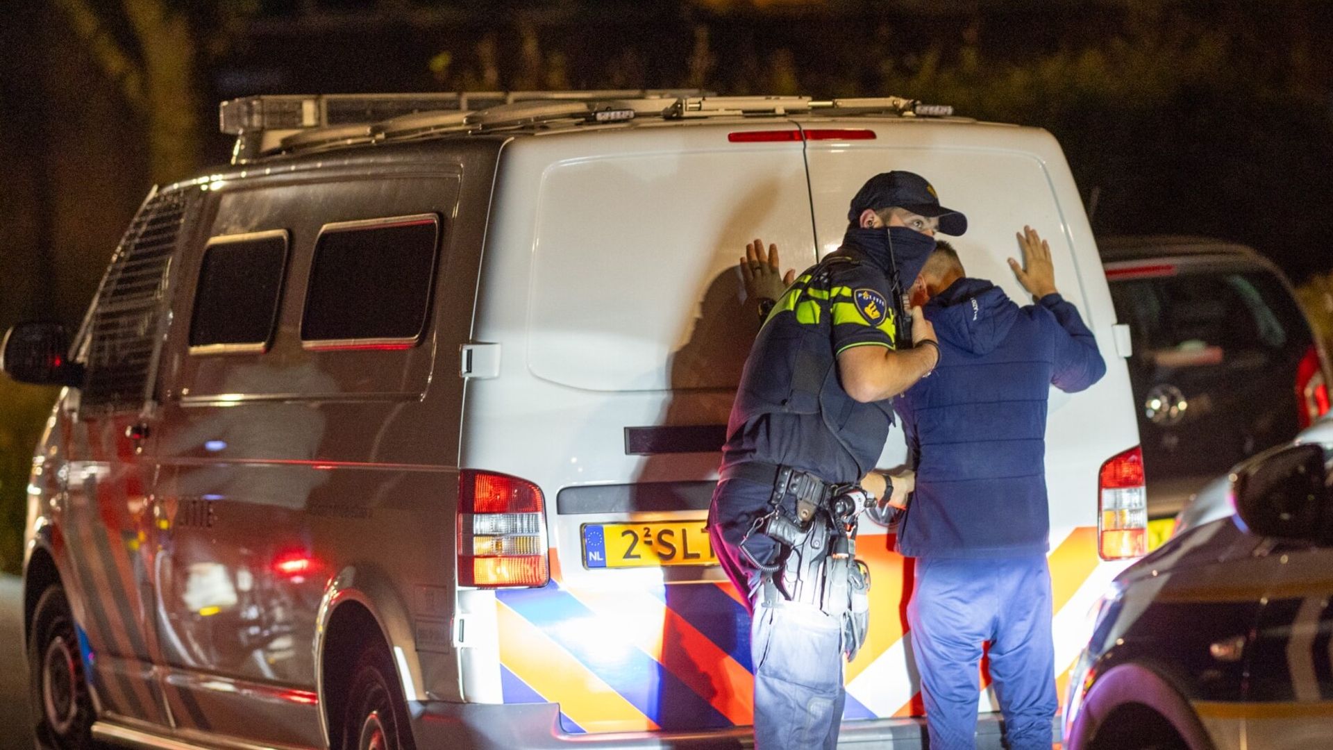 Op 'e nij ûnrêst yn Noorderhoek yn Snits: jongelju mei drugs en swier fjoerwurk oanholden