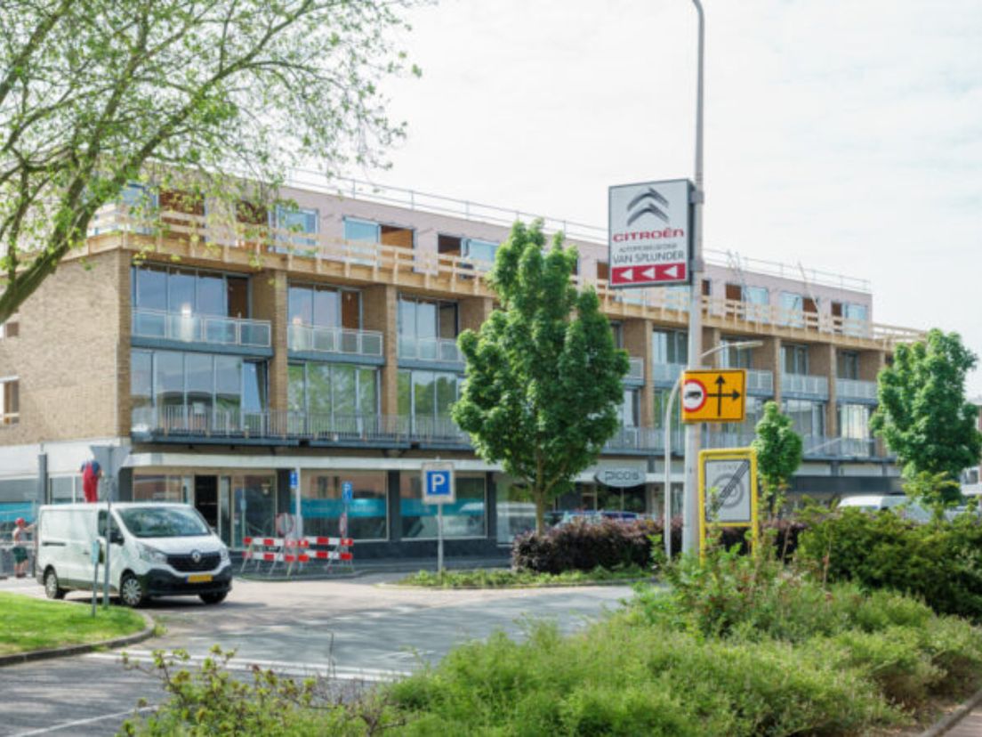 Vijftien huurders in het appartementencomplex aan de Geerlaan in Ridderkerk komen zonder huis te zitten