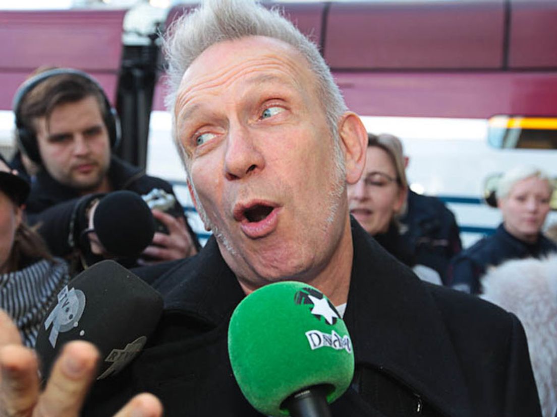 Jean Paul Gaultier in 2013 bij aankomst op Rotterdam CS