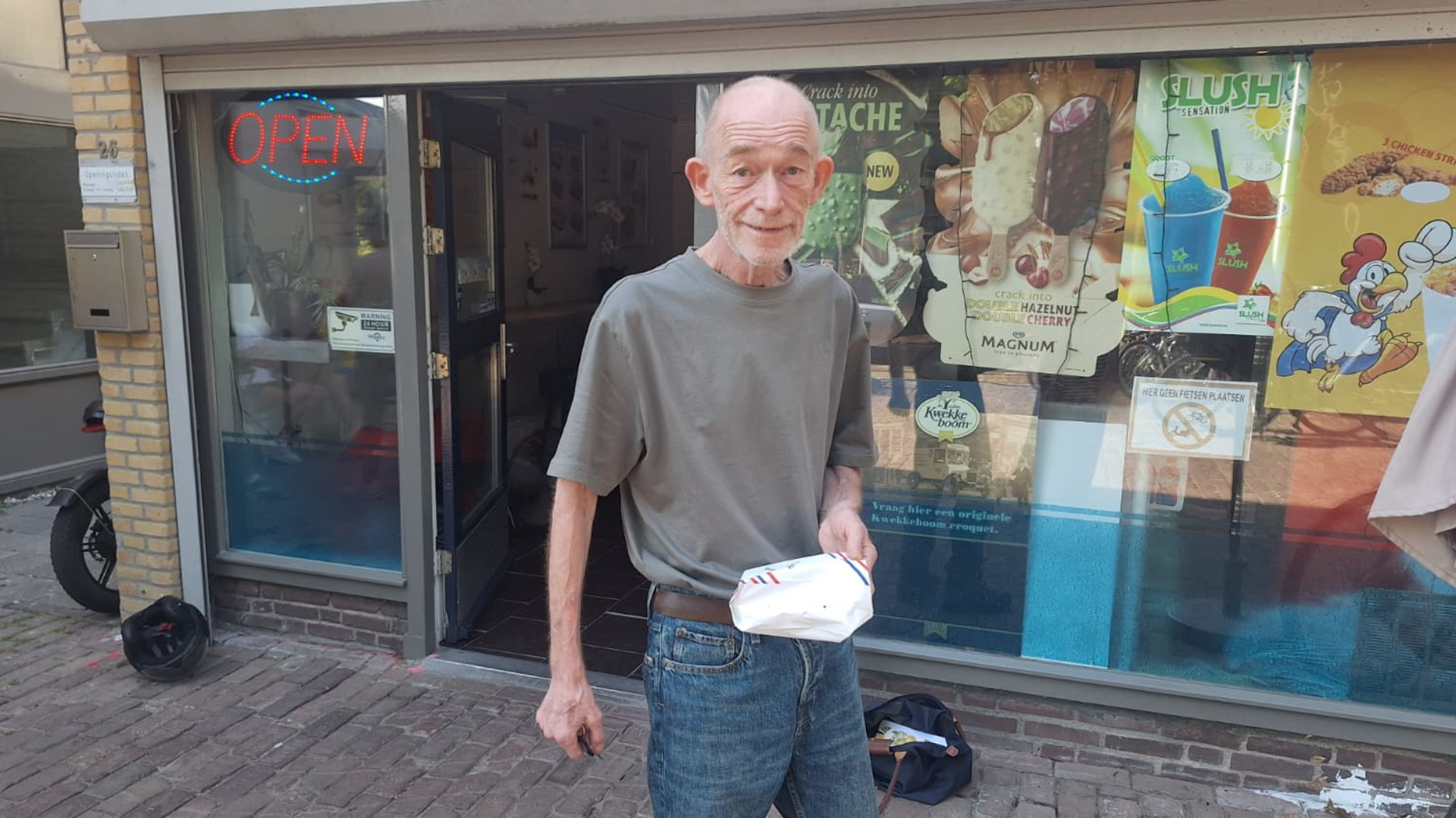 Snackbarverhalen: Ton gaat binnenkort onder het mes en ziet daar flink tegenop
