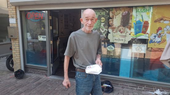 Snackbarverhalen: Ton gaat binnenkort onder het mes en ziet daar flink tegenop Home
