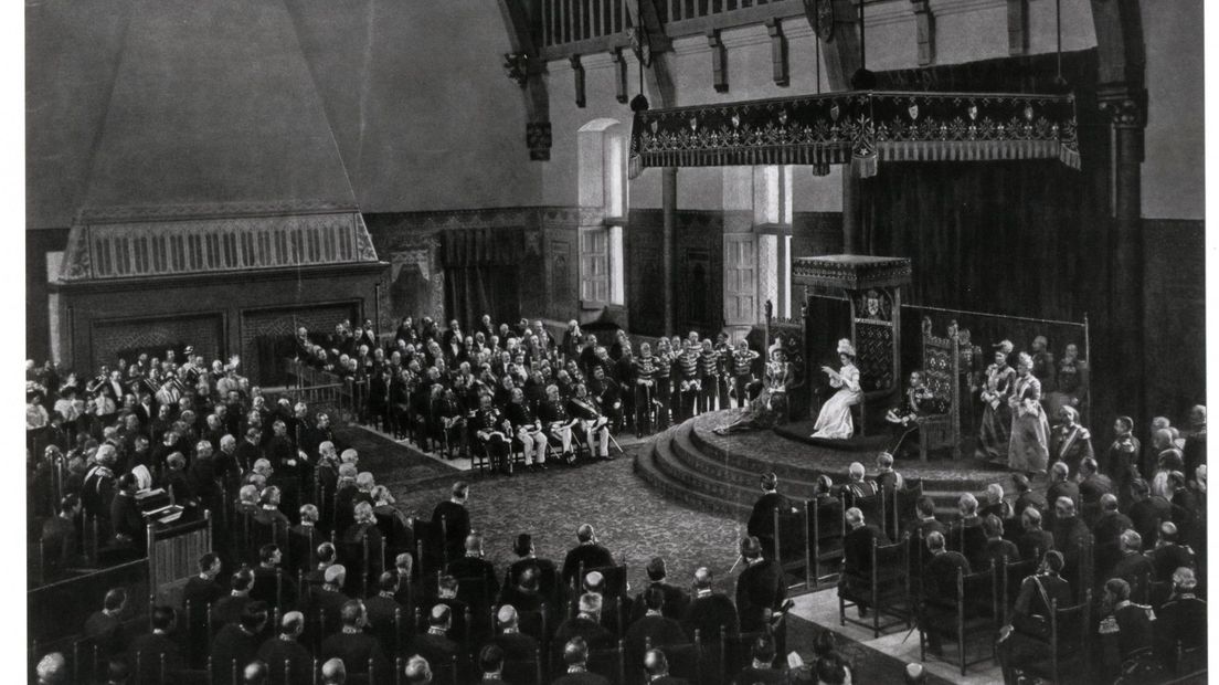 1904 -Wilhelmina leest voor het eerst de troonrede voor in de Ridderzaal
