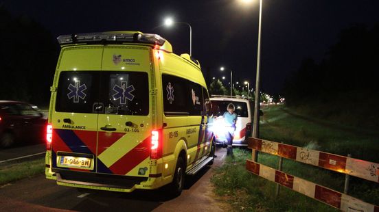 Fietser gewond na botsing met scooter in Assen. Fietser gewond na botsing met scooter in Assen.