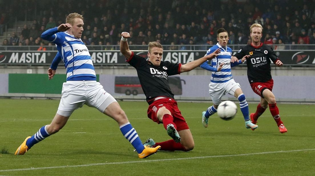 Nijland maakte er twee tegen Excelsior