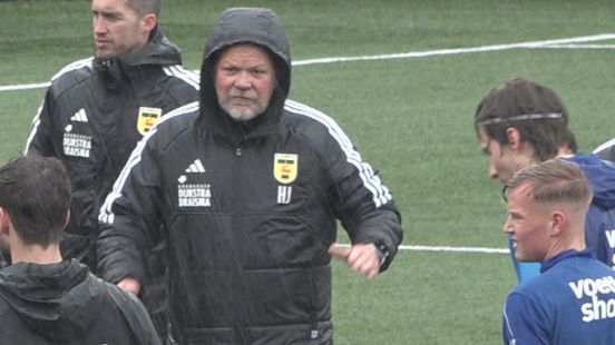 Cambuur trainde fan 'e moarn diels besletten en Henk de Jong leit út wêrom