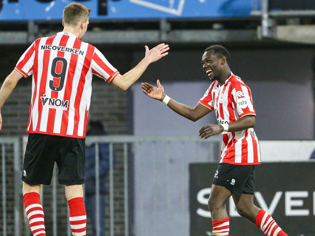 Tobias Lauritsen en Joshua Kitolano vieren maar weer eens een doelpunt voor Sparta