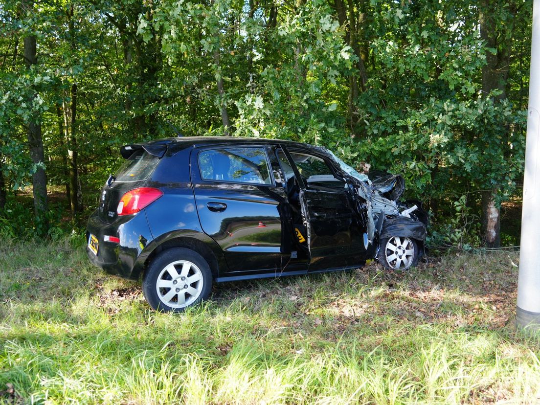 De auto raakte zwaar beschadigd.