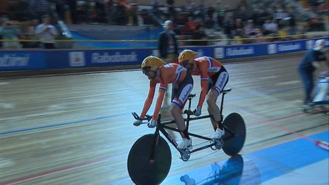 Baanwielrenners Timo Fransen uit Westervoort en Vincent ter Schure uit Soest zijn er niet in geslaagd wereldkampioen te worden op de 4 kilometer achtervolging op het WK aangepast baanwielrennen in Apeldoorn.