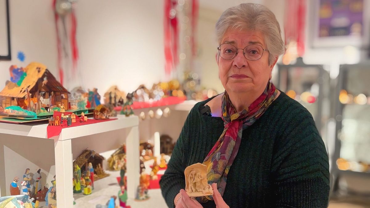 Verzamelaar wil van haar 300 kerststallen af, wie wil ze hebben?