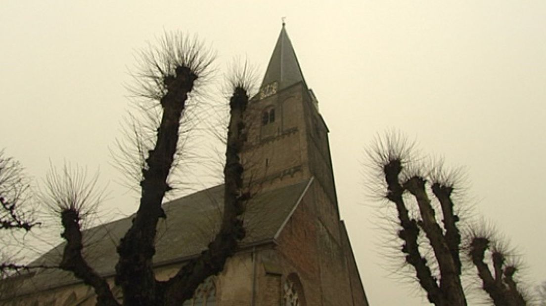 Dak Grote Kerk in Epe staat te koop