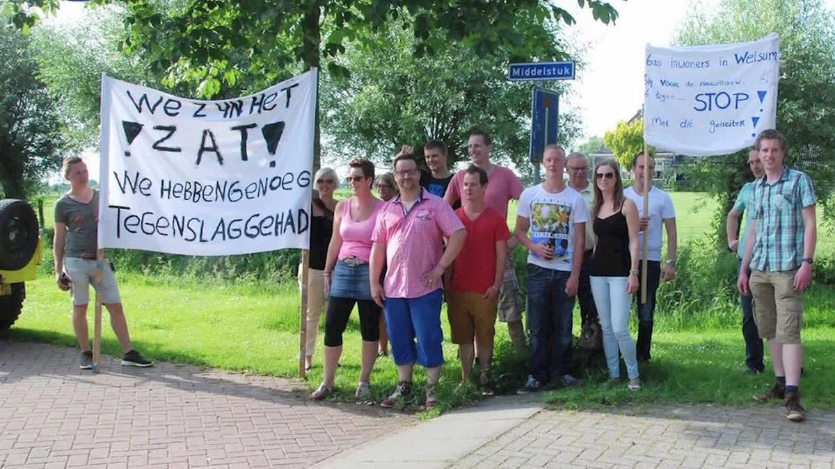 Inwoners Welsum zetten krakers uit pand