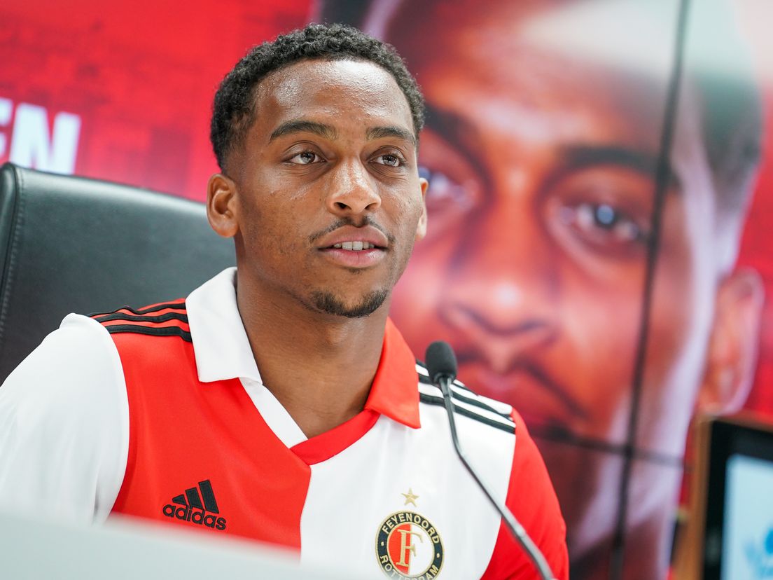 Quinten Timber werd vrijdagmiddag als nieuwste aanwinst van Feyenoord gepresenteerd