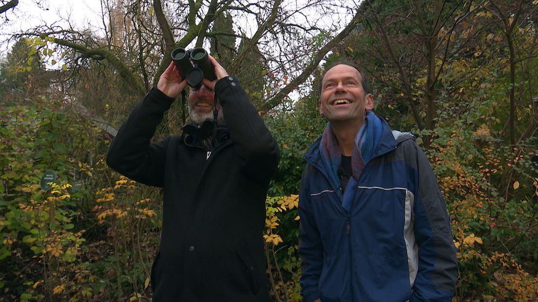 Eddy met Wilfred Reinhold op zoek naar invasieve exoten.