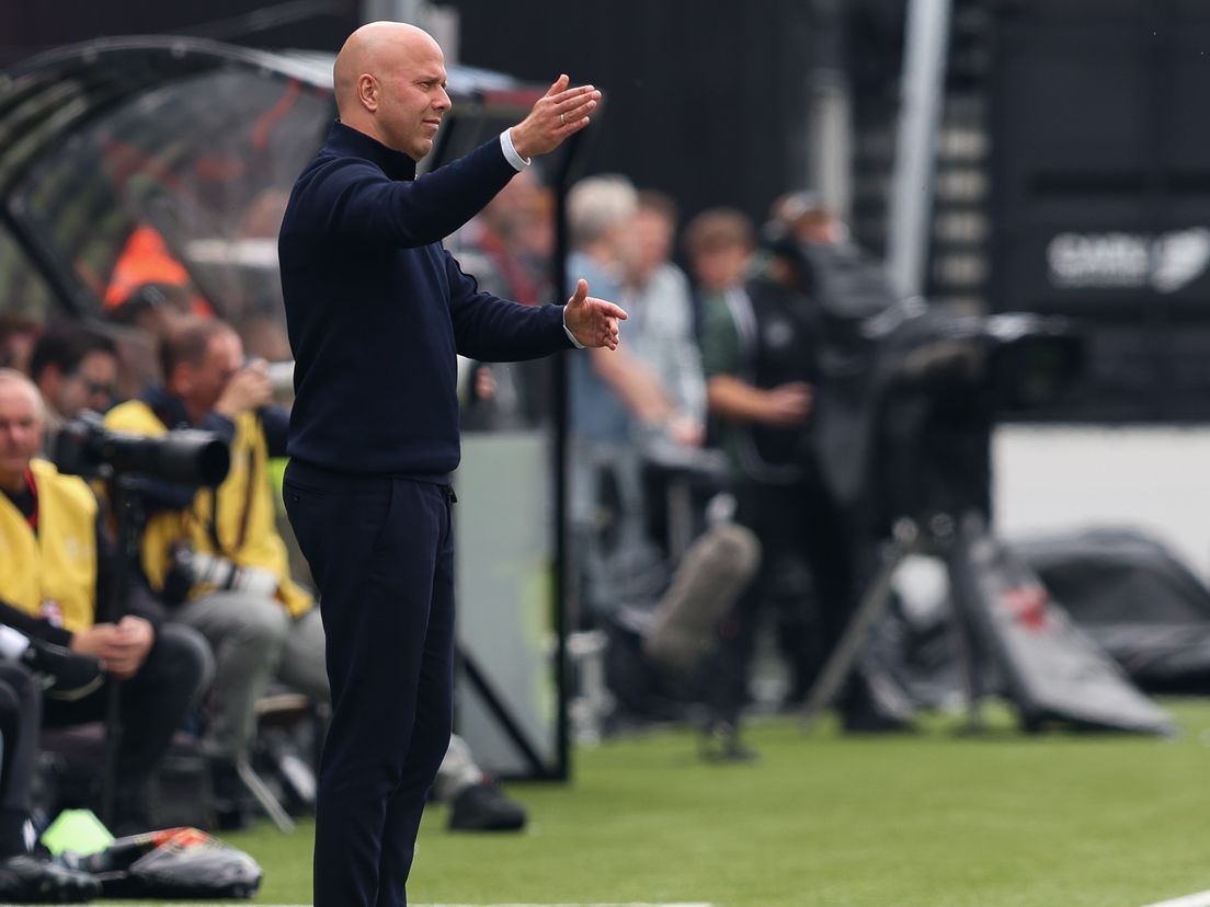 Arne Slot vorig seizoen tijdens Excelsior-Feyenoord
