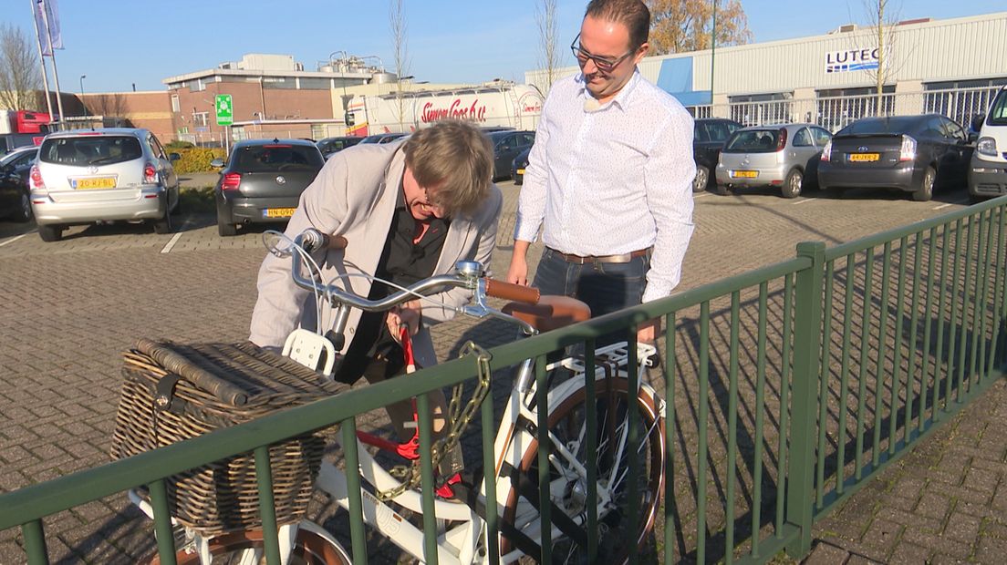 Henk als fietsendief.