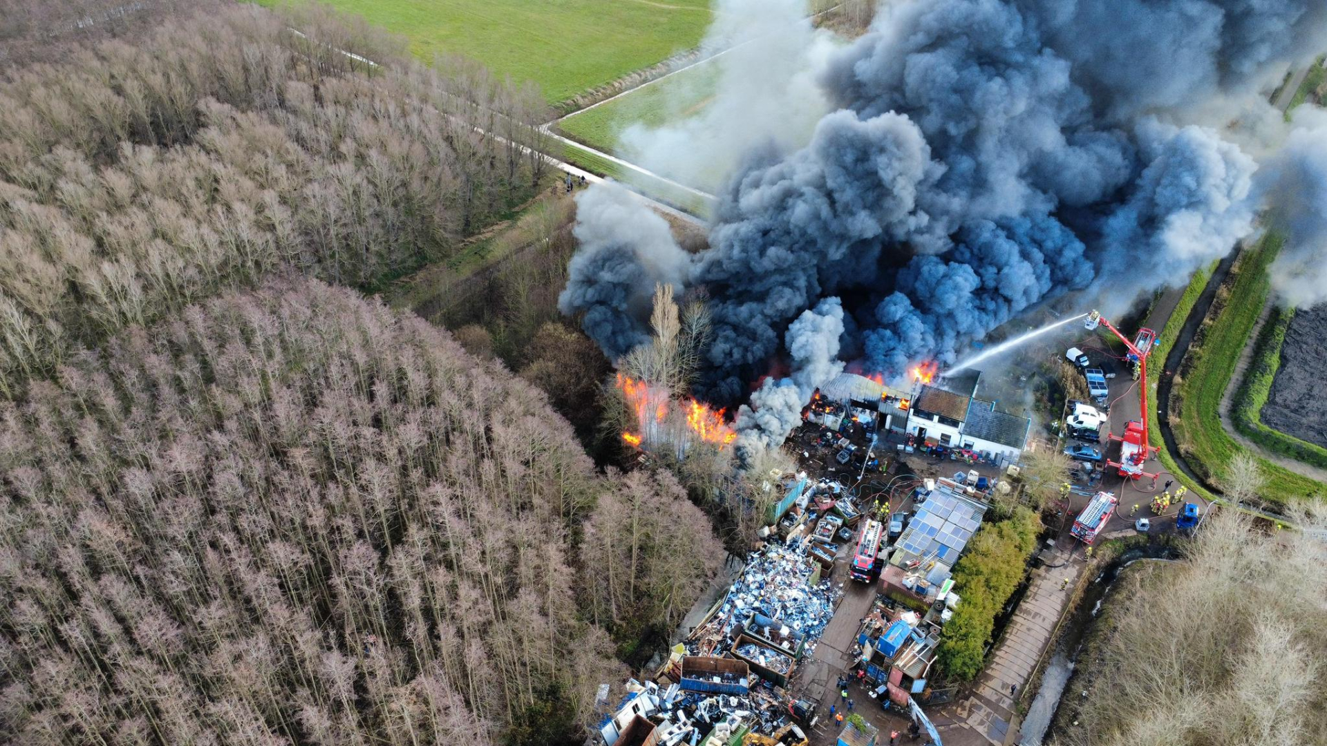 De brand brak aan het begin van de middag uit.