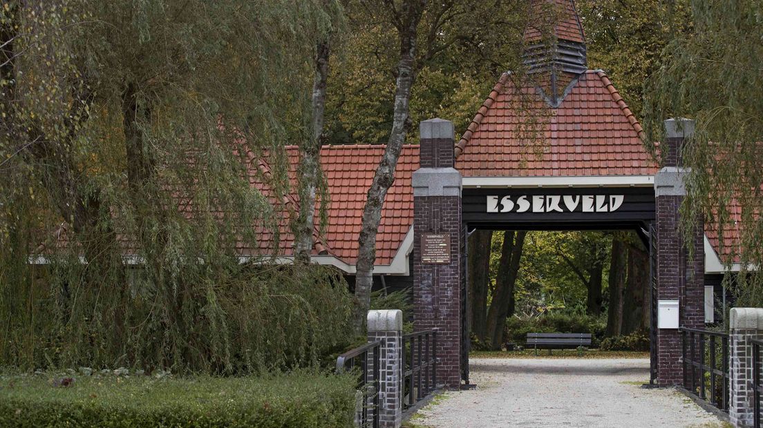 Nergens in Nederland is een graf zo duur als op Esserveld