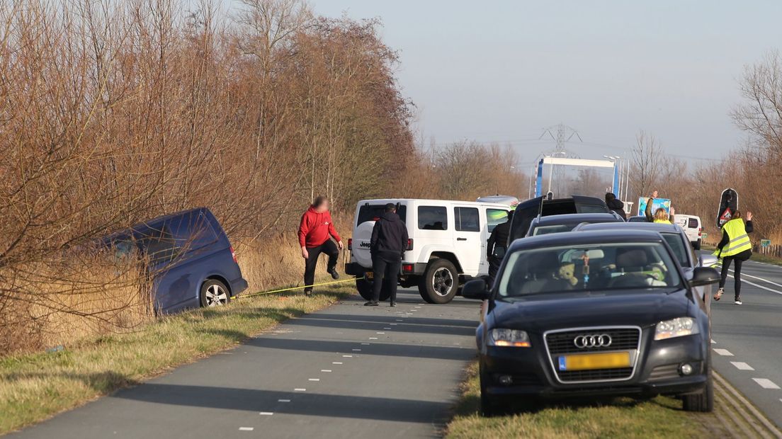 Omstanders probeerden te helpen langs de N201.