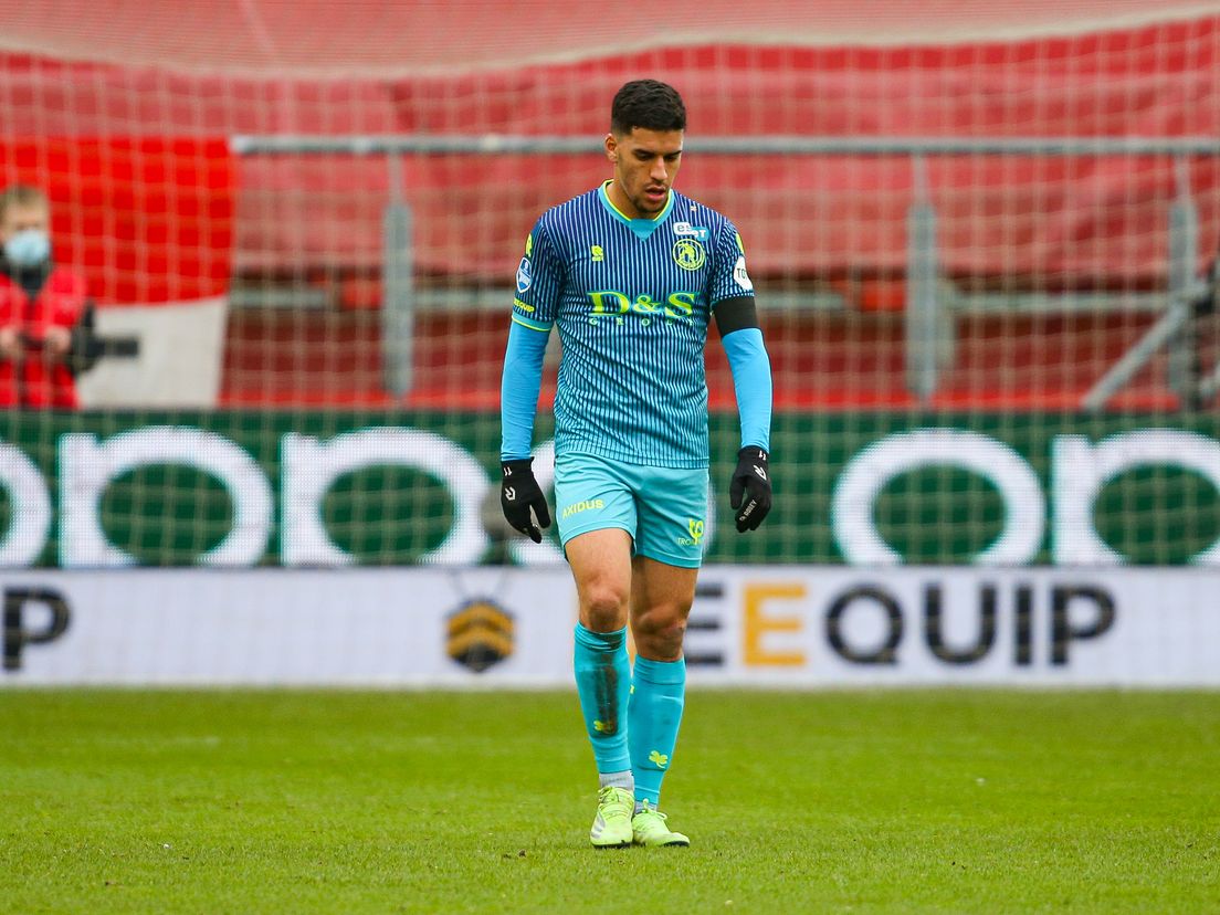 Abdou Harroui druipt af na de nederlaag van Sparta bij FC Utrecht (Bron: VK Sportphoto - Mischa Keemink)