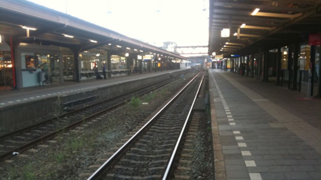 Treinen aan elkaar vastgevroren; vertraging Nijmegen-Wijchen