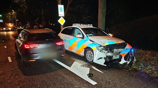 Spoedrit agenten eindigt in crash